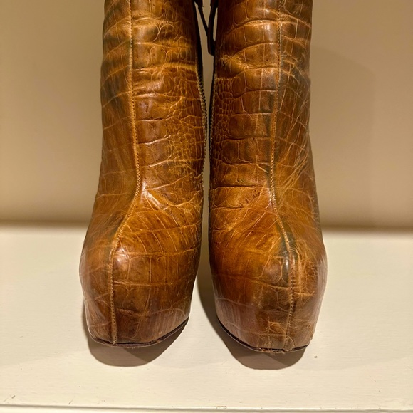 ALICE AND OLIVIA embossed leather boots size 7 1/2 - Picture 3 of 5